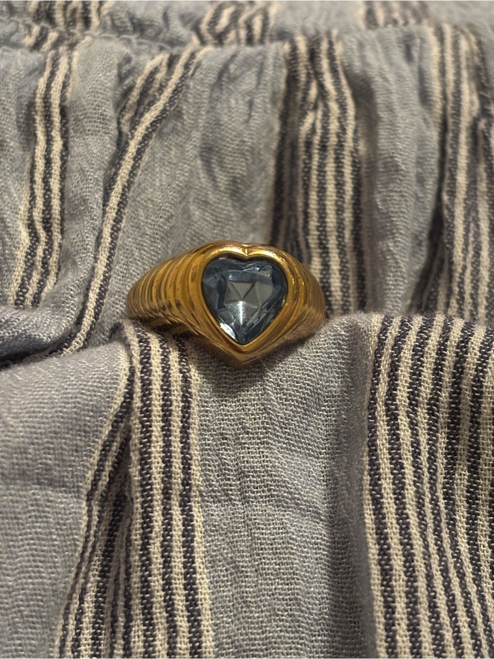 Vintage Avon Bold Sparkle Heart Ring Blue
